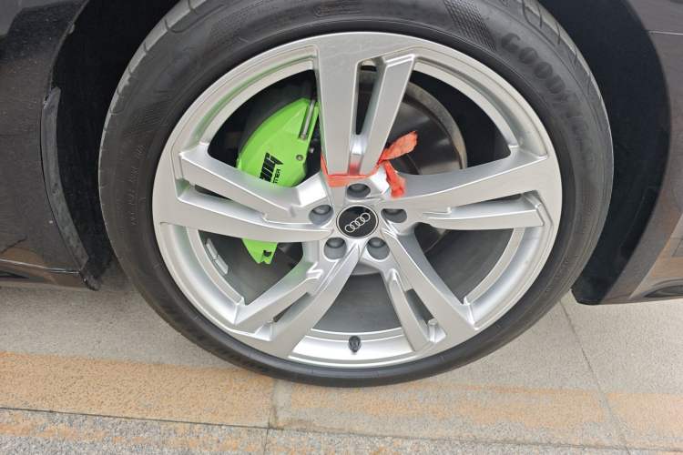 Used Audi A7L 2022 45 TFSI S-line Dream-Building Edition Right Front Wheel Hub