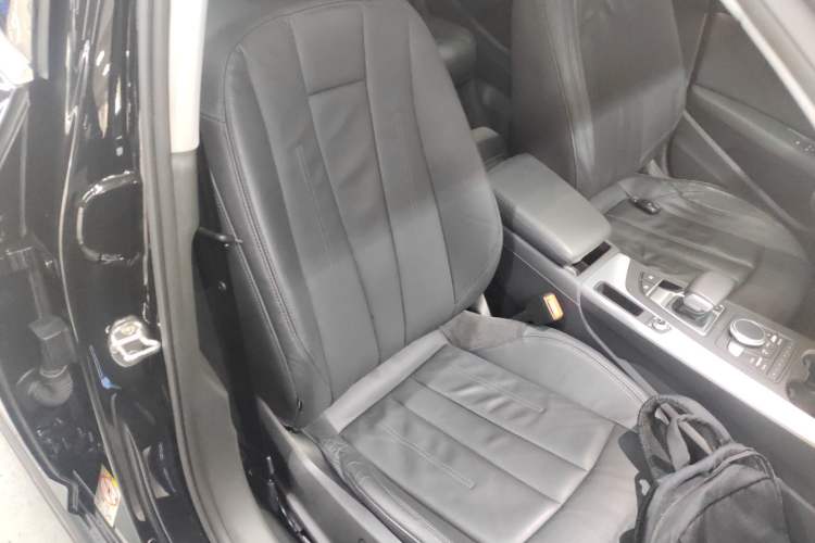 Used Audi A4L 2019 40 TFSI Fashion Edition China VI Emission Standard Right Front Seat