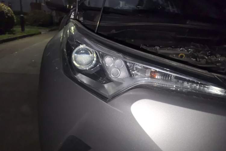 Used Toyota IZOA 2020 2.0L Enjoy Edition Right Front Headlight