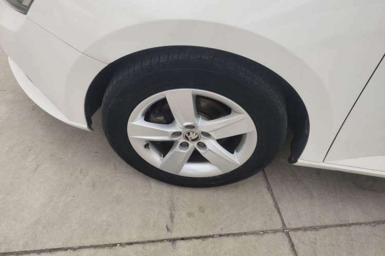 Used Skoda Fabia 2017 1.4L Automatic Car Enjoy Edition Left Front Wheel Hub