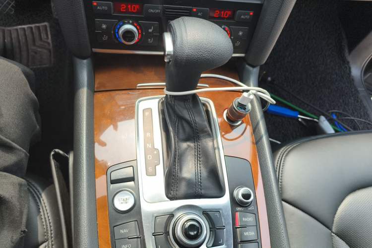 Used Audi Q7 2012 3.0 TDI Leading Model Gear Lever
