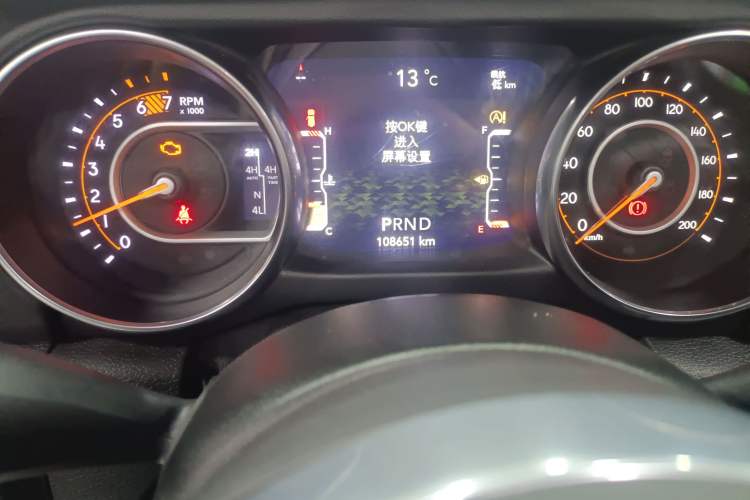 Used Jeep Wrangler 2019 2.0T Sahara Four-Door Brilliant Top Version China VI Emission Standard