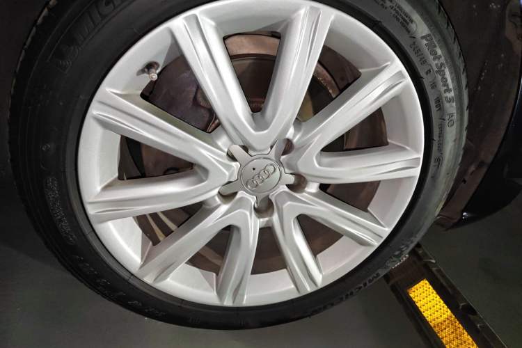 Used Audi A6L 2012 35 FSI quattro Luxury Model Right Front Wheel Hub