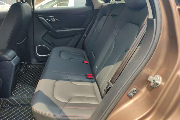 Used FAW Senya R7 2016 1.6L Automatic Prestige Model Left Rear Seat