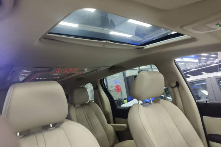 Used Buick GL8 2023 Facelifted Land Cruiser Executive Luxury Version Headliner