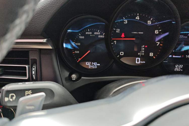 Used Porsche Macan 2020 Macan 2.0T Odometer Close Up