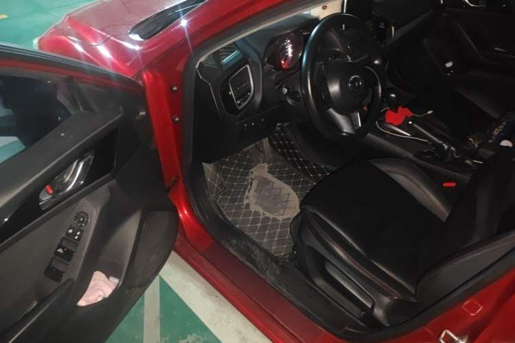 Used Mazda 3 Axela 2016 Sedan 1.5L Automatic Luxury Model Driver Seat