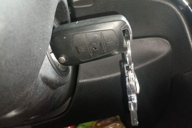 Used Land X8 2015 Explorer Edition 2.0T Gasoline 4x2 Luxury Model Vehicle Key