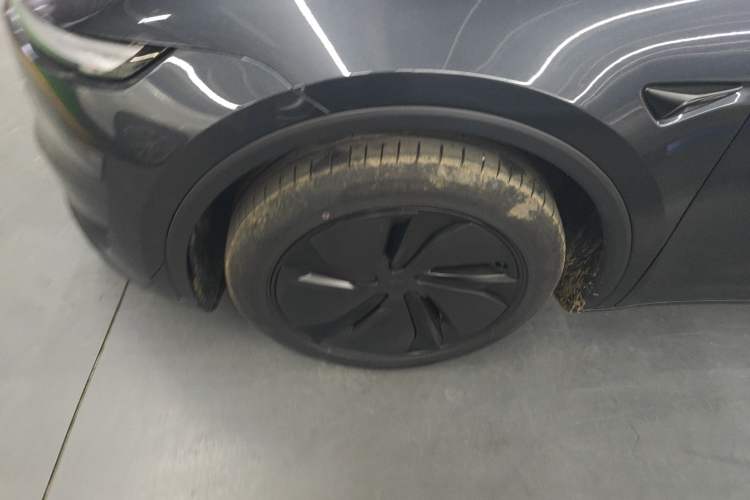 Used Tesla Model Y 2025 Long-Range All-Wheel-Drive Version