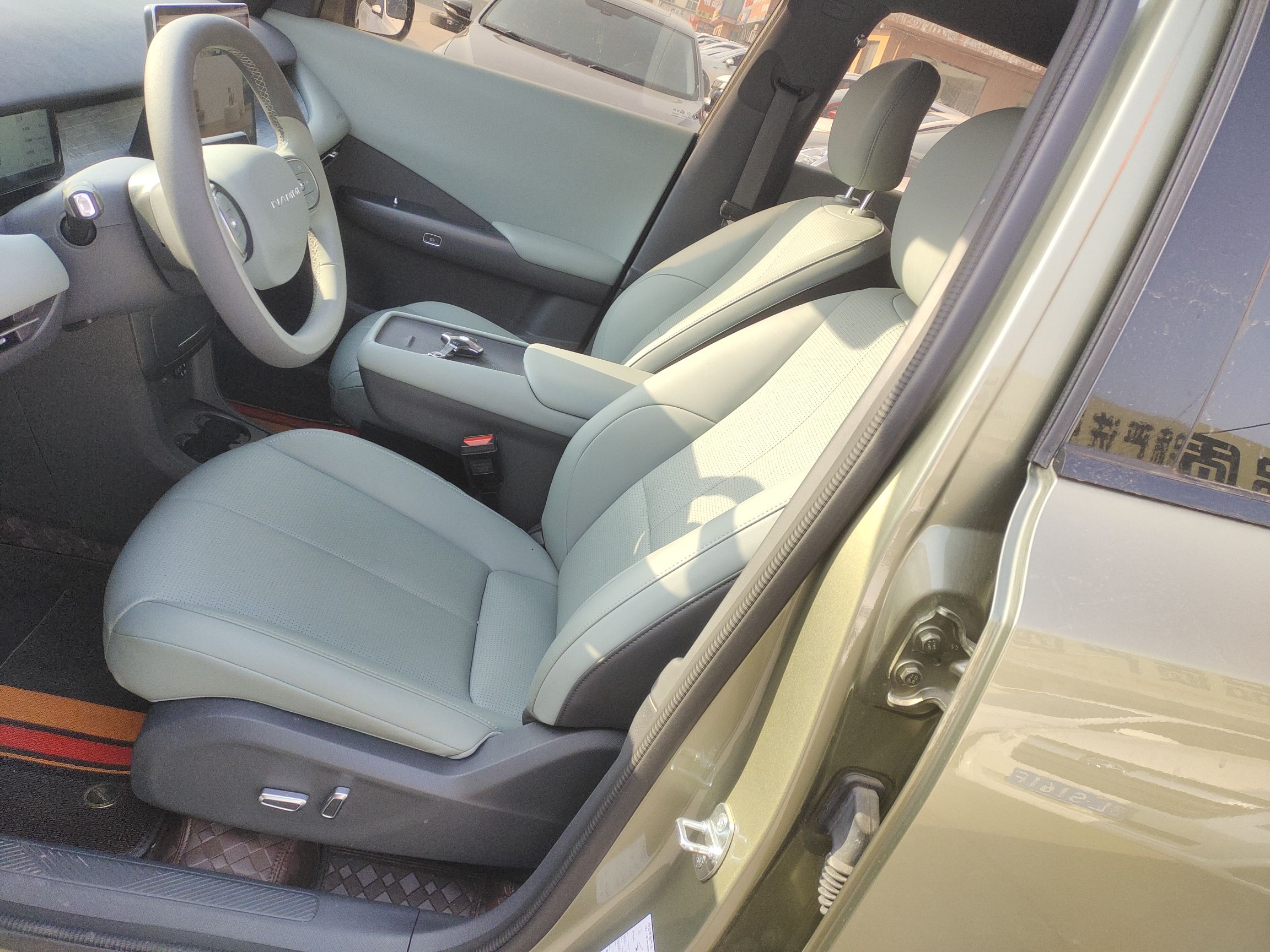 Переднее сиденье в автомобиле