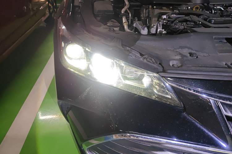 Used Toyota Avalon 2019 2.0L Luxury Edition China VI Standard Right Front Headlight