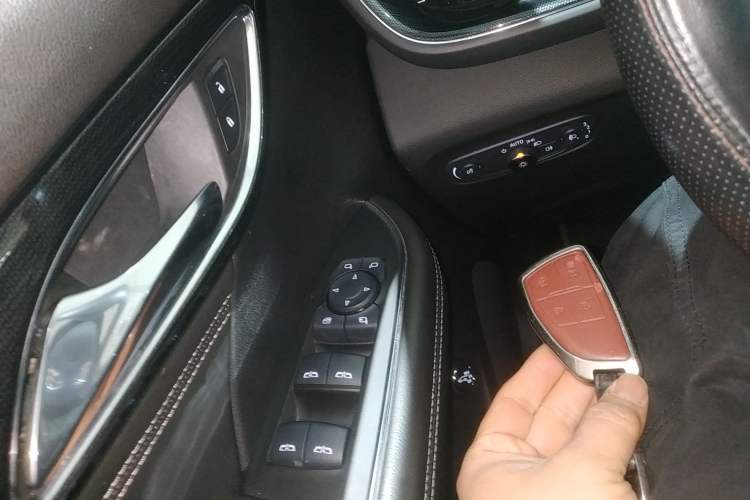 Used Buick Envision 2022 Encore S 652T Two-Wheel-Drive Luxury Model
