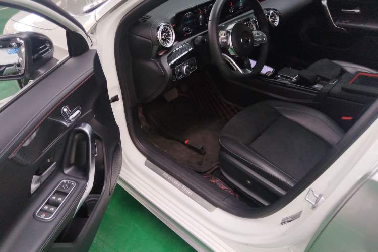 Used Mercedes-Benz A-Class 2022 Revised Version A 200 L Sport Sedan Fashionable Style
