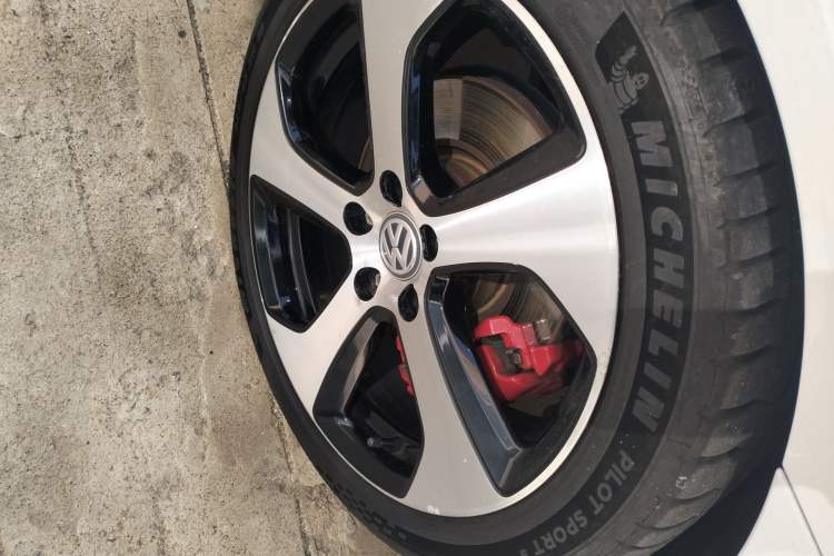 Used Volkswagen Golf GTI 2016 2.0 TSI GTI Right Front Wheel Hub