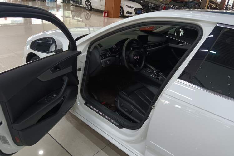 Used Audi A4L 2019 40 TFSI Ambition China VI
