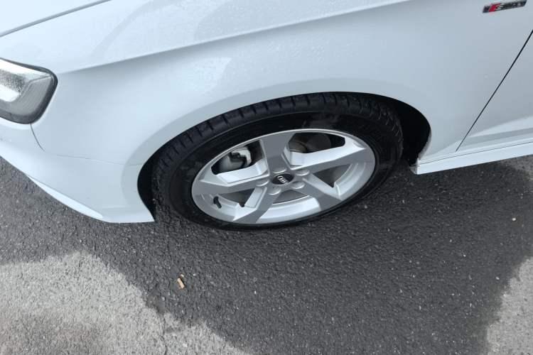 Used Audi A3 2020 Sportback 35 TFSI Fashion Edition China VI Emission Standard Left Front Wheel Hub