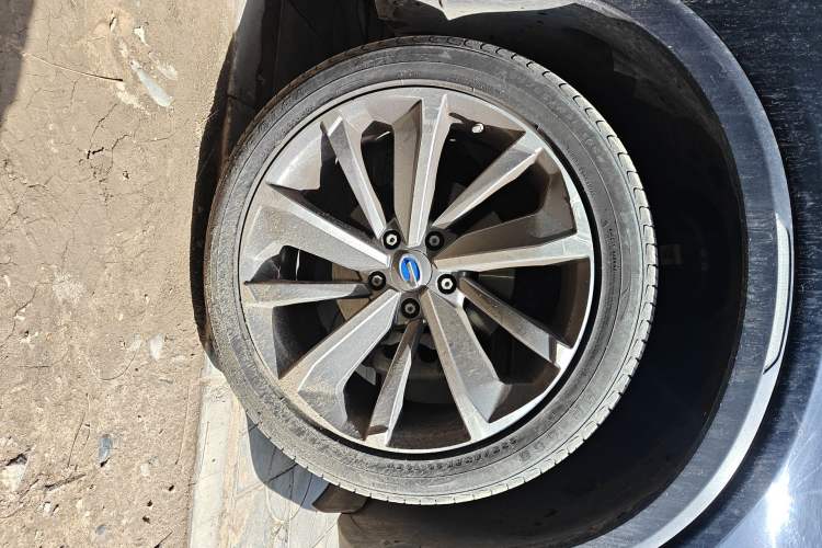 Used GAC Trumpchi GS8 2021 390T Two-Wheel Drive Luxury Smart Connect & Drive Edition (7 Seats) Right Front Wheel Hub