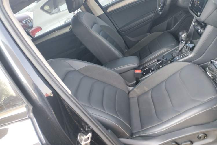 Used Volkswagen Tiguan L 2019 Revised 330TSI Automatic Two-Wheel Drive Smart & Luxury Edition China VI Standard Right Front Seat