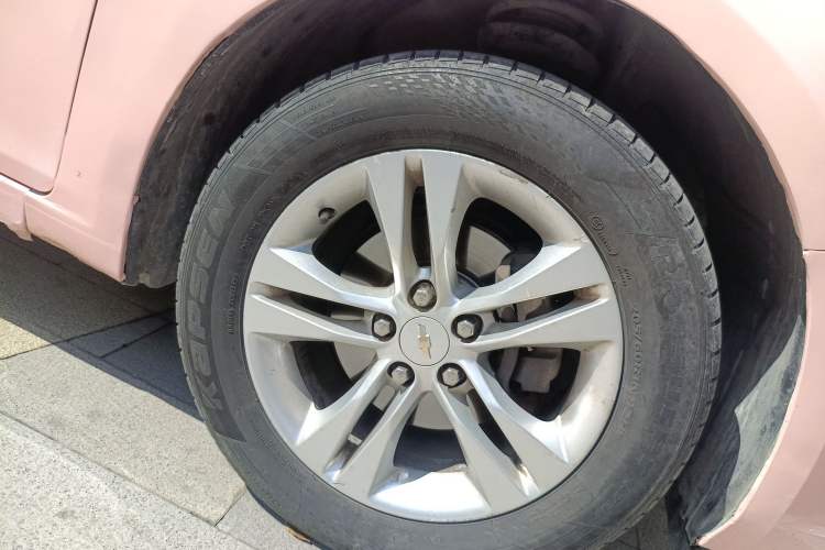 Used Chevrolet Cruze 2015 Hatchback 1.6L Automatic Comfort Edition Right Front Wheel Hub