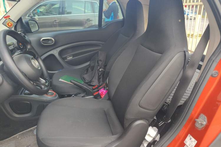 Used smart fortwo 2015 1.0L 52 kW hardtop Dynamic version
