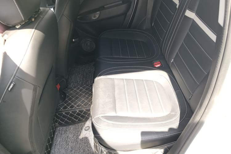 Used ORA White Cat 2022 Xiaoyue Mao Edition 360 km Luxury Model Lithium NMC
