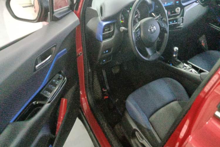 Used Toyota C-HR 2018 2.0L Leading Edition China VI Driver Seat
