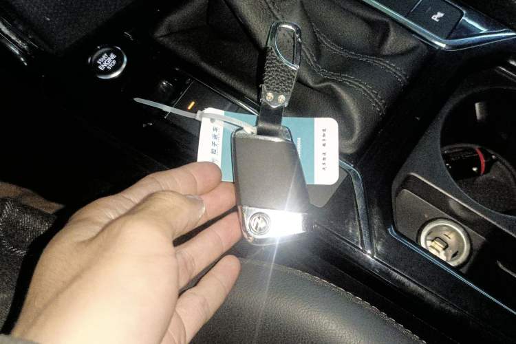 Used Volkswagen Passat 2019 330TSI Elite Edition China VI Vehicle Key