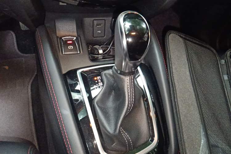 Used Nissan Qashqai 2019 2.0L CVT Luxury Edition Gear Lever
