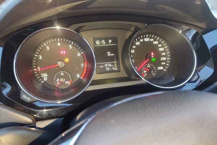 Used Volkswagen Sagitar 2017 230TSI Automatic Comfort Version Odometer Close Up