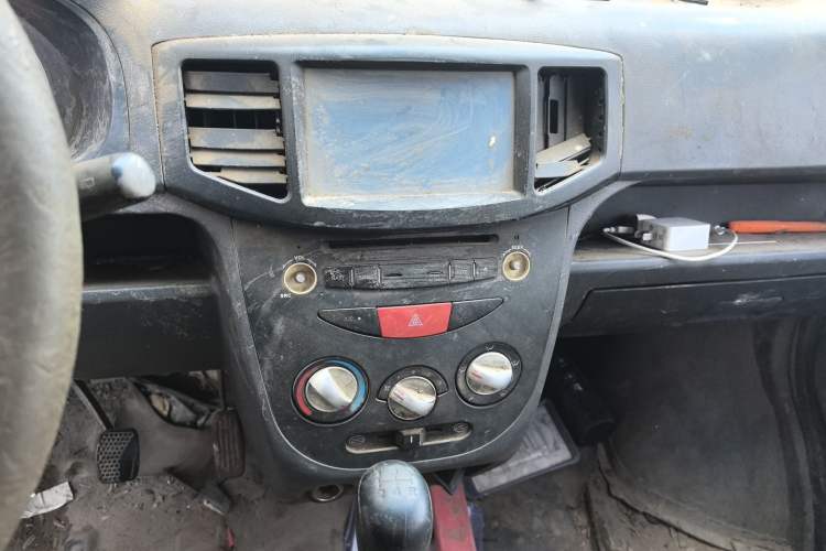 Used BAIC Weiwang 306 2011 1.3L base model 7 seats
