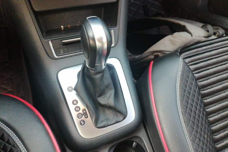 Used Volkswagen Tiguan 2015 1.8TSI Automatic Two-Wheel Drive Comfort Edition Gear Lever