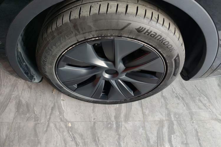 Used Tesla Model Y 2023 Long-Range All-Wheel-Drive Version