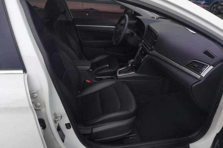 Used Hyundai Elantra (6th Generation / Lingdong) 2016 1.6L Automatic ZhiXuan – Elite Version Right Front Seat