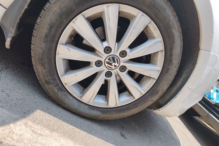 Used Volkswagen Sagitar 2014 Revised Version 1.6L Automatic Leading Edition Right Front Wheel Hub