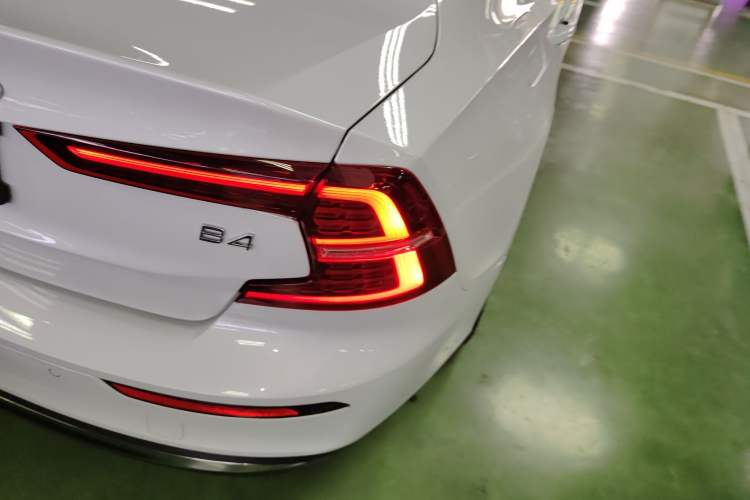 Used Volvo S60 2024 B4 Zhiyuan Luxury Edition Exterior 3