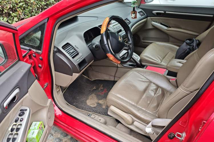 Used Honda Civic 2009 1.8L automatic luxury edition
