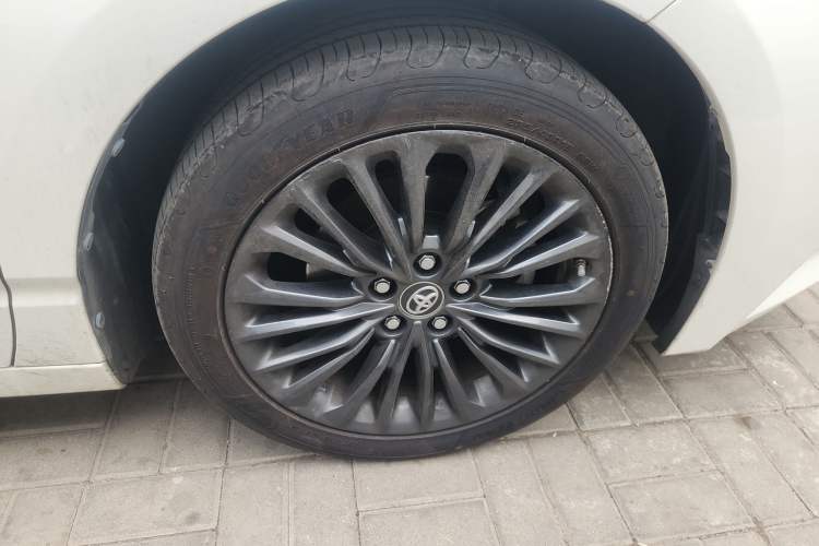 Used Toyota Avalon 2019 2.5L Touring Premium Version China VI Standard Right Front Wheel Hub