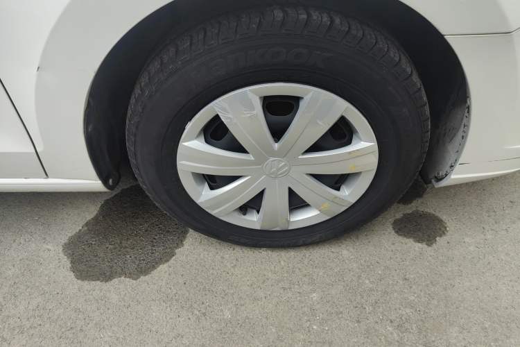 Used Volkswagen Jetta 2017 1.4L Manual Fashion Edition Right Front Wheel Hub