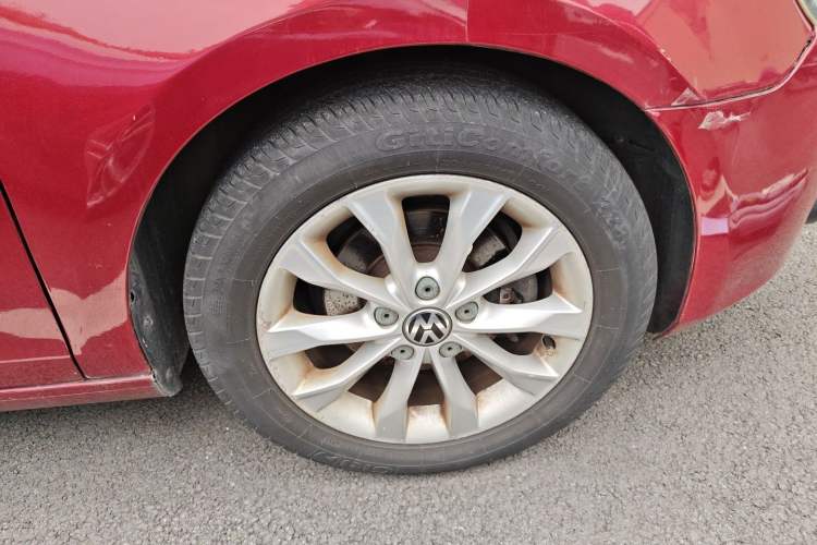 Used Volkswagen Golf 2012 1.6L Automatic Comfort Model Right Front Wheel Hub