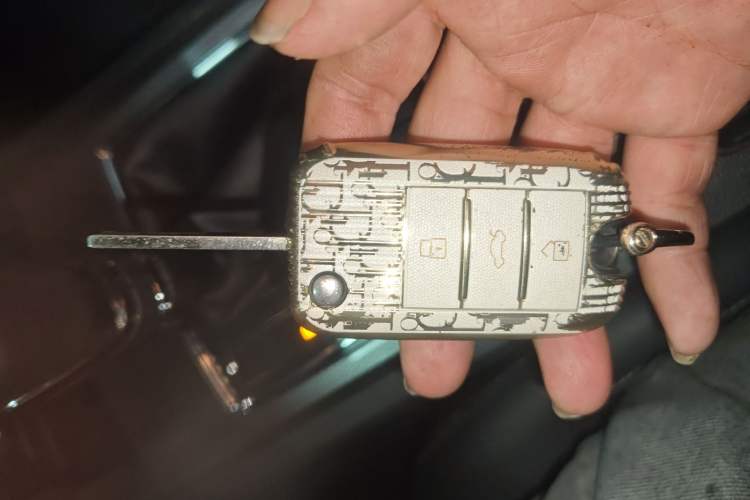 Used Roewe i6 2020 PLUS 1.6L CVT 4G Connected Glory Holographic Edition
