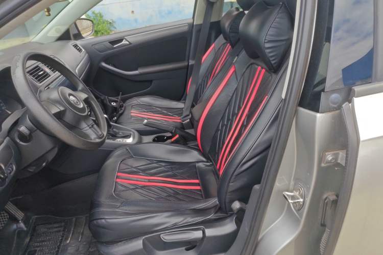 Used Volkswagen Sagitar 2012 1.6L Automatic Fashion Edition Left Front Seat