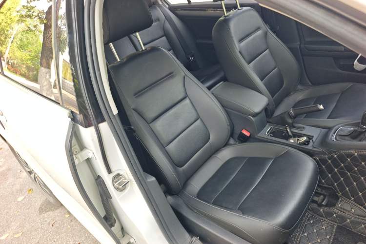 Used Volkswagen Sagitar 2018 1.6L Automatic Comfort Model Right Front Seat