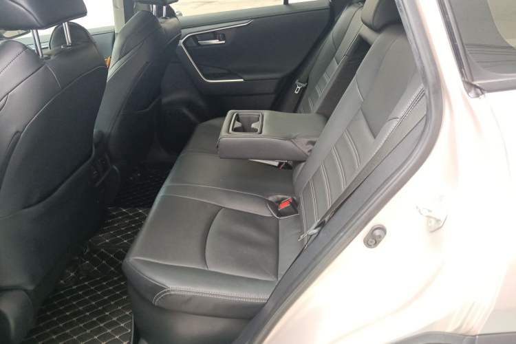 Used Toyota Wildlander 2023 Dual-Motor 2.5L E-CVT Two-Wheel Drive Luxury PLUS Edition Left Rear Seat