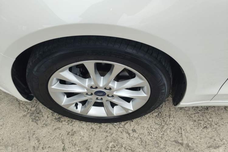 Used Ford Mondeo 2017 EcoBoost 200 Stylish Model Left Front Wheel Hub