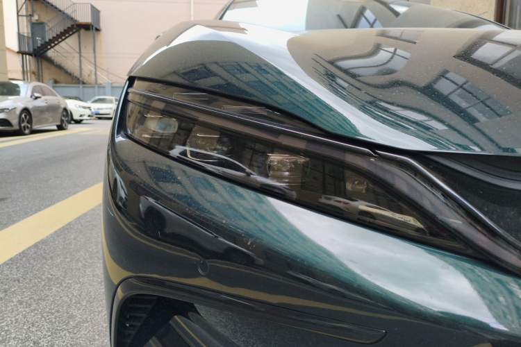 Used BYD Han 2022 EV 610 km All-Wheel-Drive Qianshan Cui Limited Edition Right Front Headlight