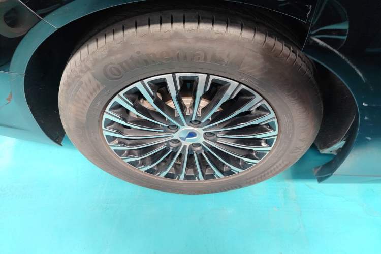 Used Denza D9 2024 DM-i 1050 Luxury Model Exterior 5