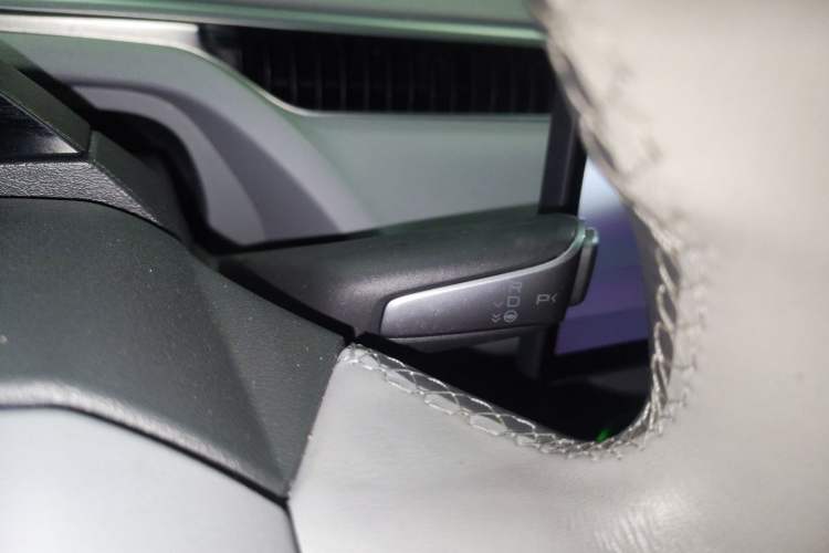 Used XPeng MONA M03 2024 620 with Ultra-Long Range Gear Lever