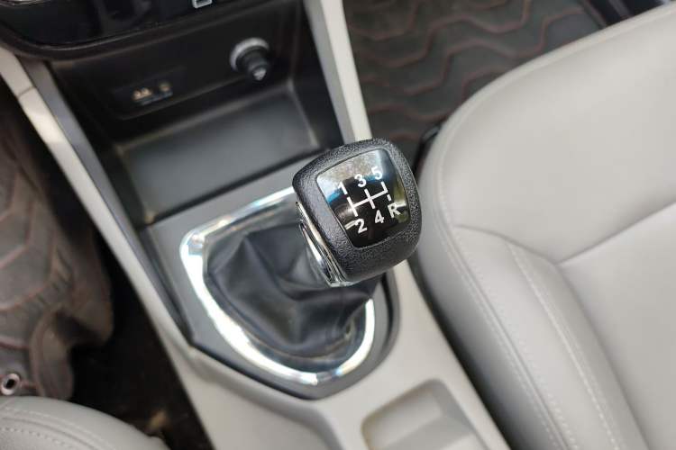 Used JAC Heyue 2014 1.5L Manual Luxury Version China IV Standard