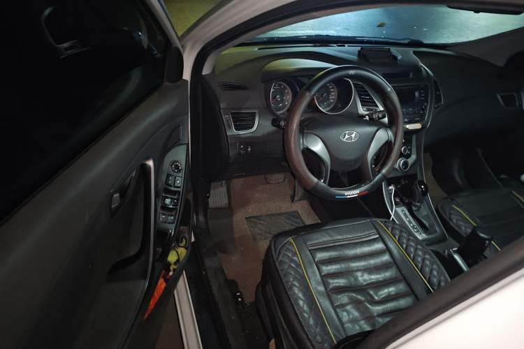 Used Hyundai Elantra (5th Generation / Langdong) 2016 1.6L Automatic Smart Version