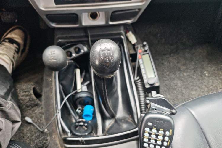 Used Nissan Paladin 2013 2.4L Four-Wheel Drive Standard Version China IV Standard Gear Lever